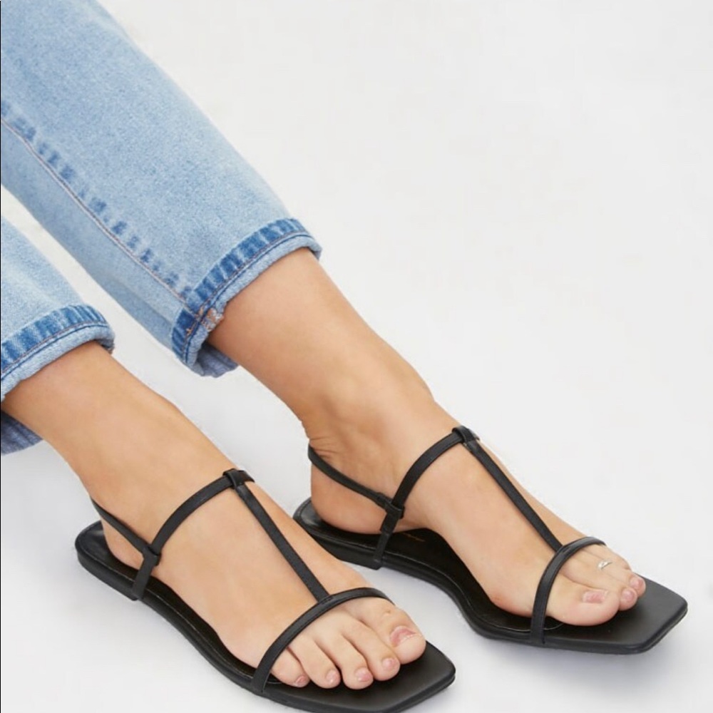 🖤 BLACK T-STRAP SANDALS 🖤